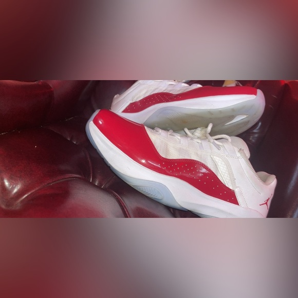 Jordan 11 cherry cmft main image 5